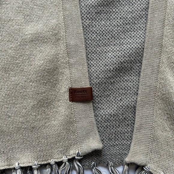 Roots Canada Grey Knit Frill Bottom Drape Poncho with Maple Leaf Detail - Picture 7 of 13